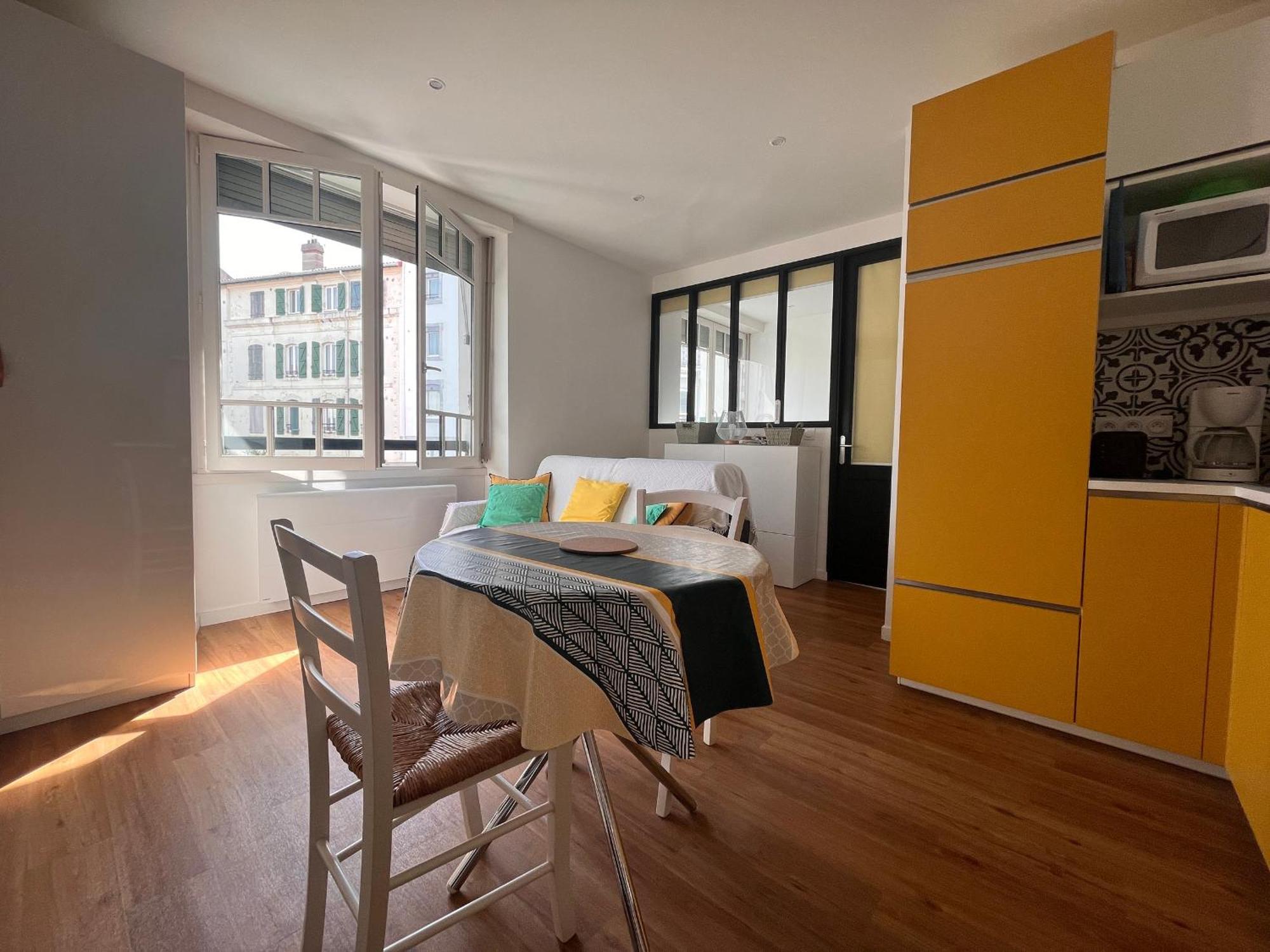 Appartement Lumineux 1 Chambre Au Coeur De Saint-Jean-De-Luz, Proche Plage Et Halles - Fr-1-239-890 Екстериор снимка